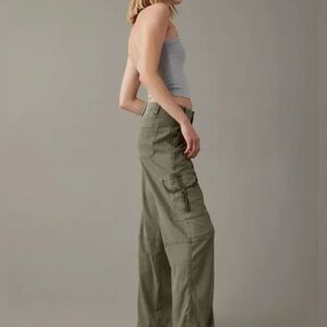 AE Dreamy Drape Stretch Super High-Waisted Cargo
Baggy Wide-Leg Pant - Green
